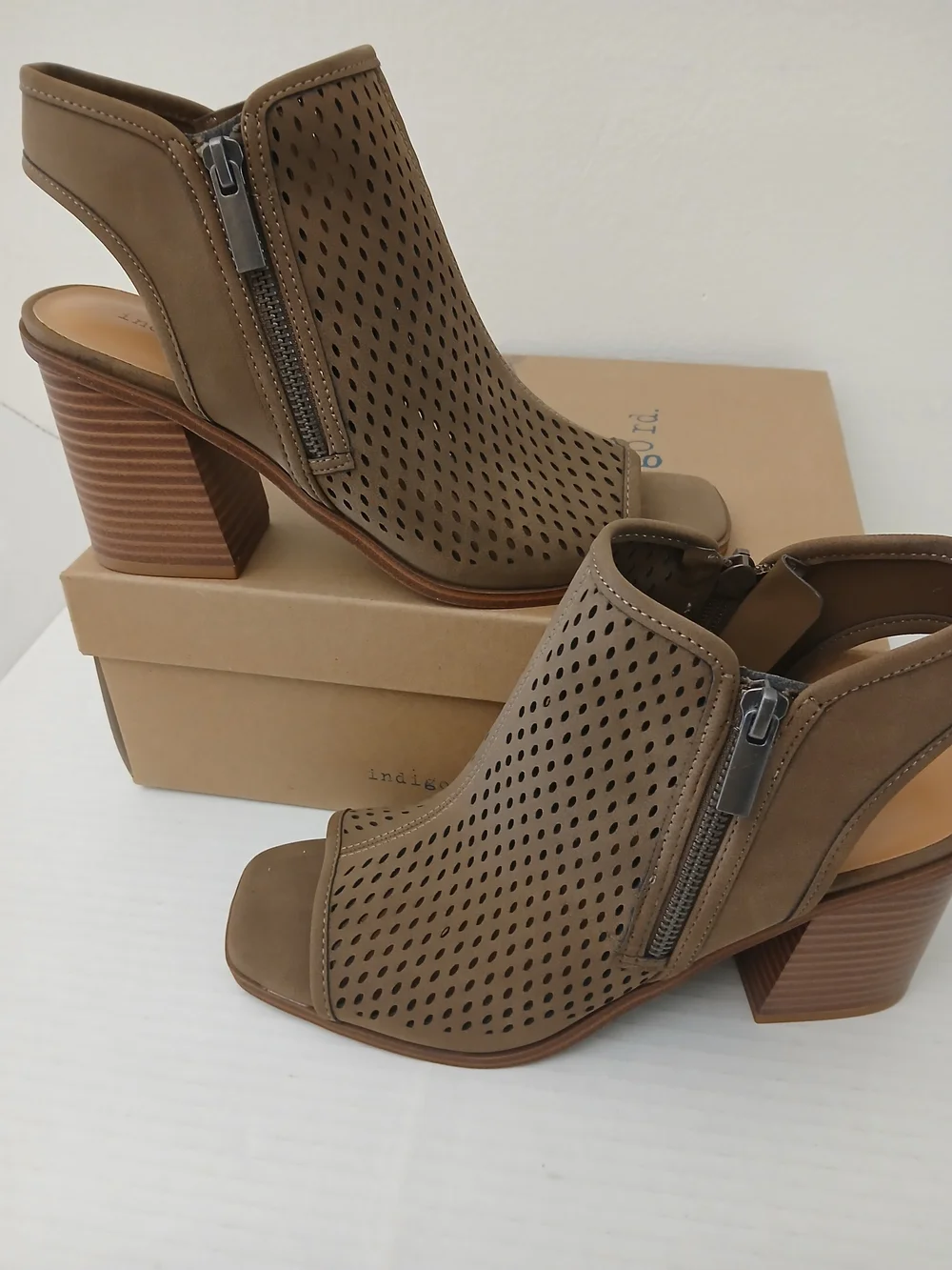 Indigo Id Size 8 Open-toe  Heels Peep Toe Booties $25